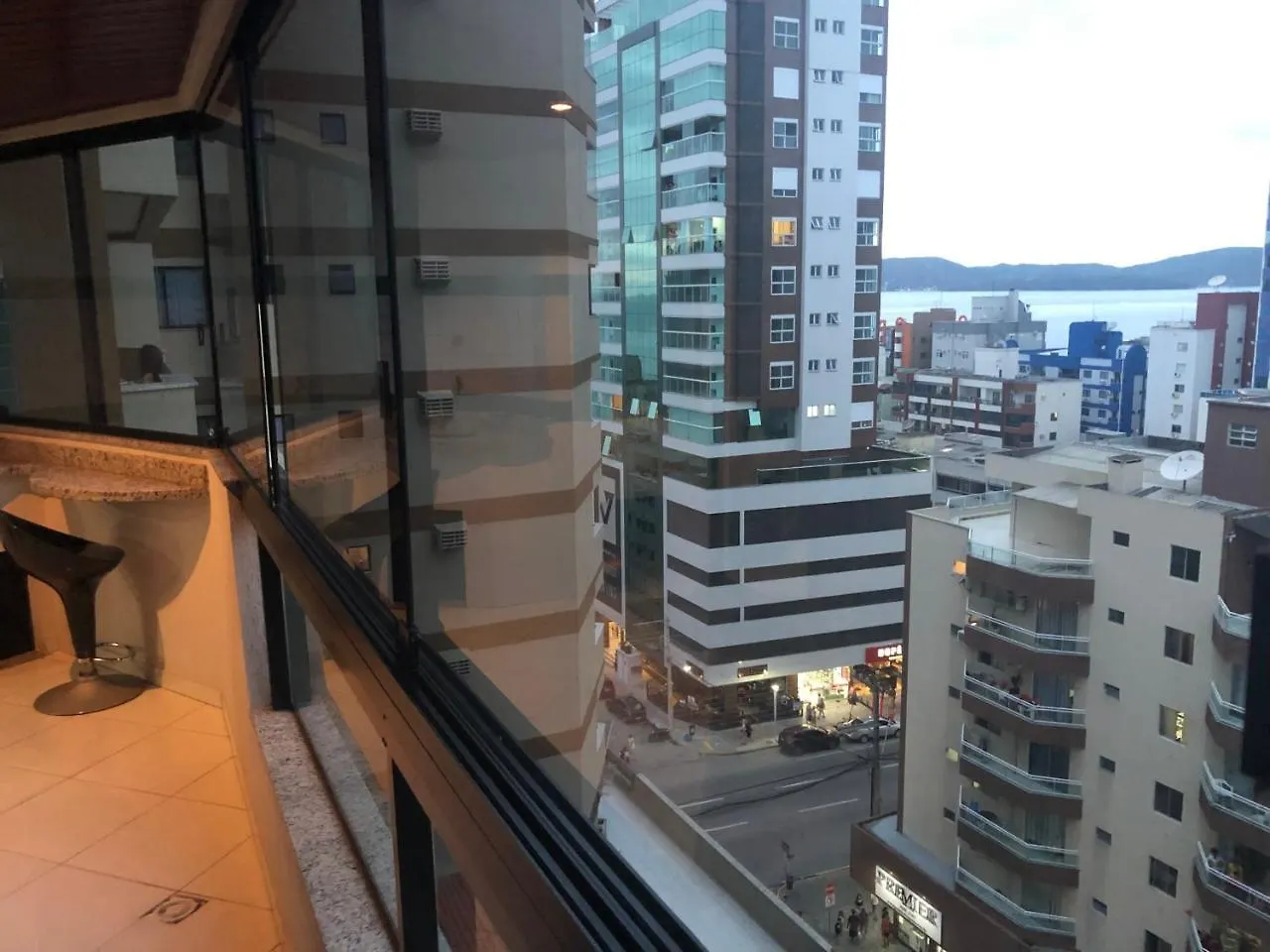 Lindo Apartamento Em Meia Praia-1 Quadra Do Mar! Melhor Localizacao! Itapema Apartment